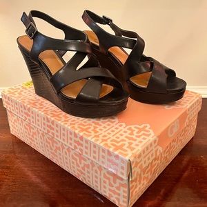 Gianni Bini women’s black wedges size 8